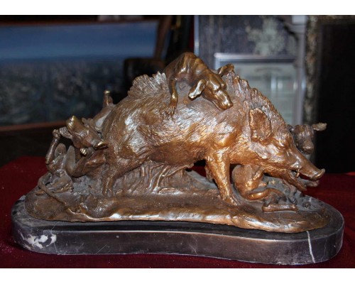 Скульптура "Охота на кабана"
