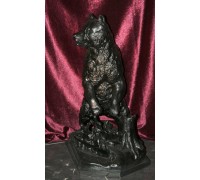 Скульптура "Медведь у пня"
