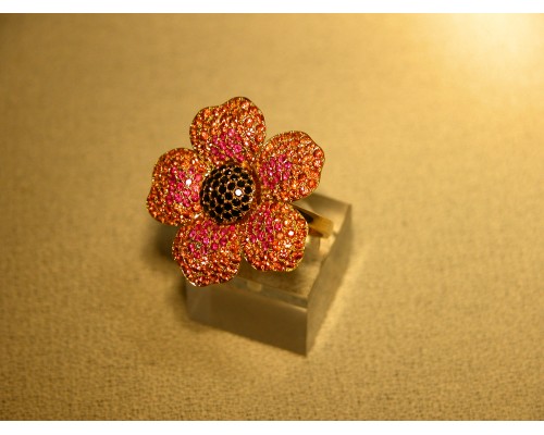 Кольцо - цветок с цветными сапфирами, черными бриллиантами, рубинами